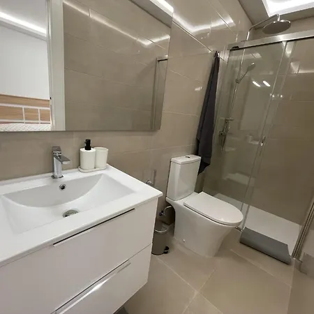 10. Beautiful Esmeralda With A/c Адехе